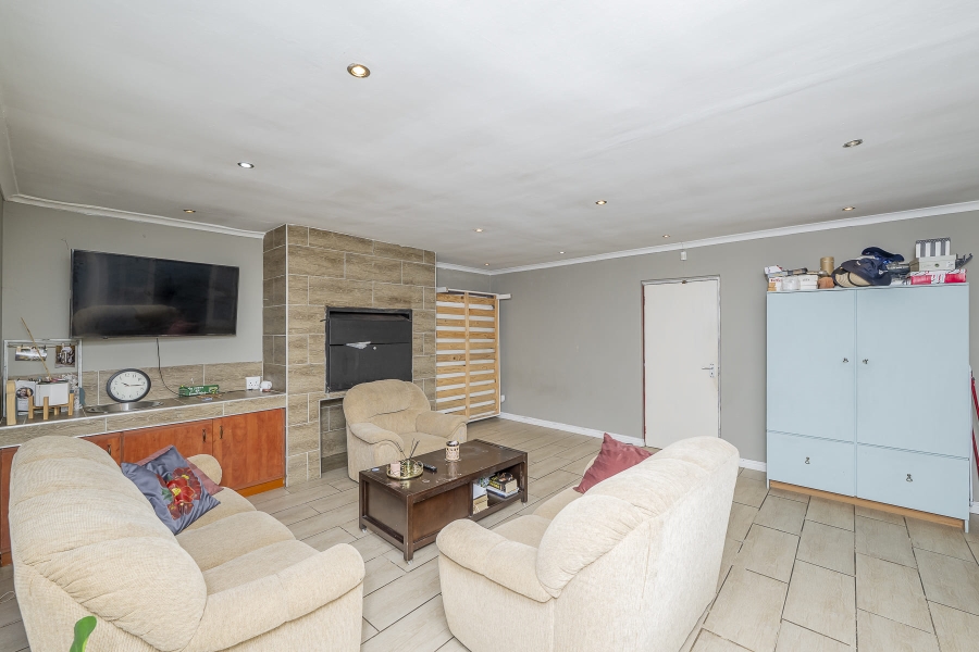 3 Bedroom Property for Sale in Uitzicht Western Cape